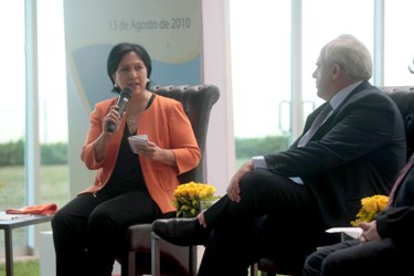 Amalia García en conversatorio sostenido con el expresidentes de Colombia, Ernesto Samper, durante la inauguración de las nuevas instalaciones de la Procuraduría General de Justicia del Estado